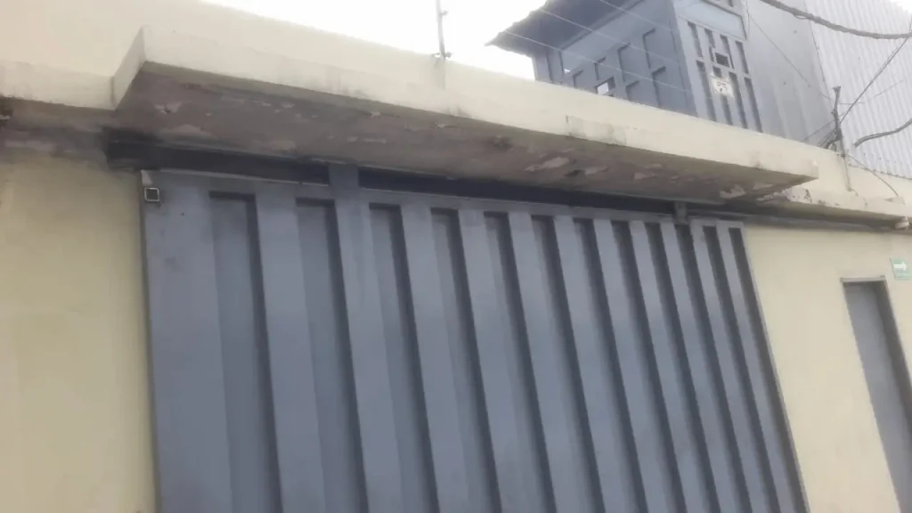 Instalación de motor LiftMaster 81602 y mantenimiento de puerta en SW The Security World