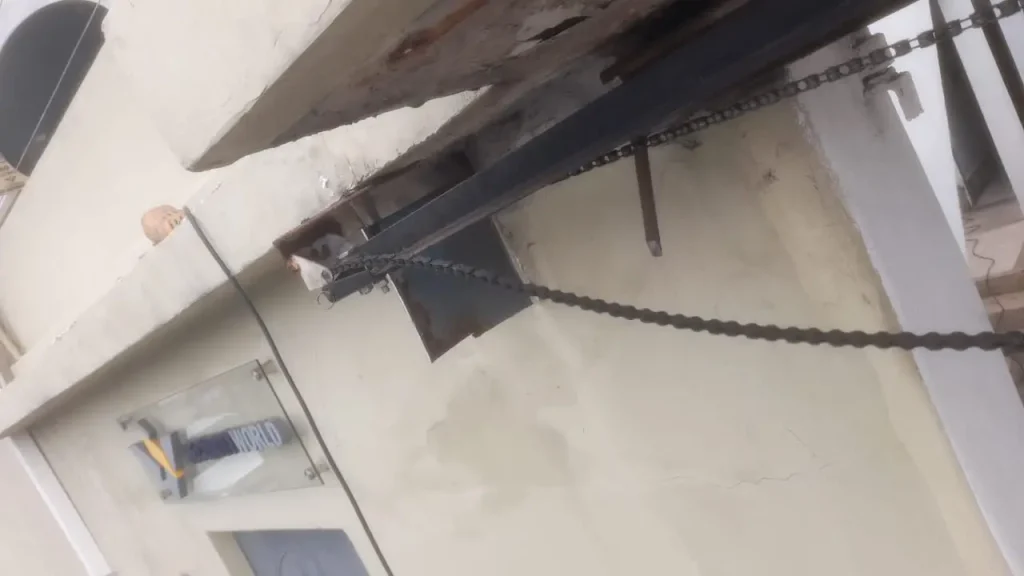 Instalación de motor LiftMaster 81602 y mantenimiento de puerta en SW The Security World