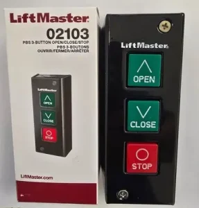 Botonera LiftMaster 02103 de 3 Botones OPEN / CLOSE / STOP para Puertas Automáticas Industriales