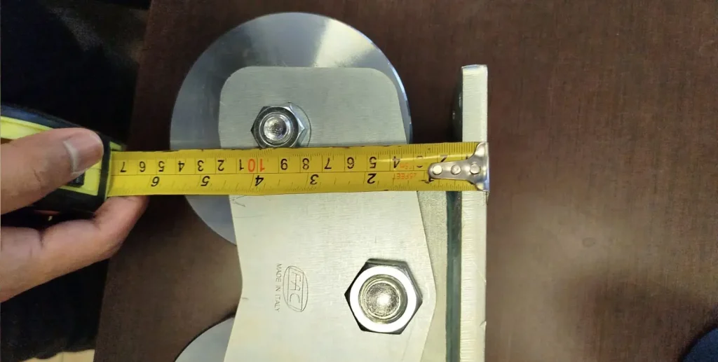 Rueda Combinada FAC VA1106 de 120mm (4.7") - Canal V para Portones Corredizos | Soporta 900kg