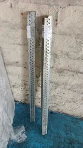 Envío de 8 metros de Cremalleras CROSS30E cuadrada 3 cm x 3 cm a Quito por ENETSA el 29/01/2025