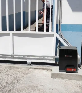 Instalación de Motor Corredizo Impervious de 800kg V800 para Puerta de 4 metros en Quito, Ecuador el 2462026