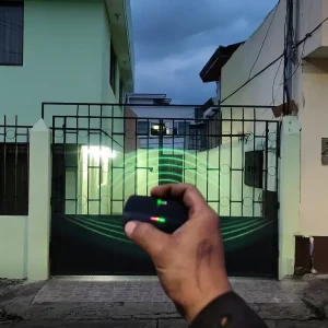 Instalación de Motor ELITE MG750 de 1/2 HP (Motor de cadena y riel) Trabajo realizado en Quito, Ecuador el 19/7/2026