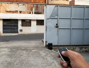 Instalación de Motor Impervious V600DC 600kg en Puerta Corrediza de 3.46 de ancho y 2.50 de alto en la ciudad de Quito el 14 de Agosto del 2026