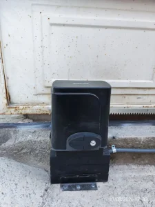 Motor Corredizo Impervious V600 para Puertas de Hasta 600 kg